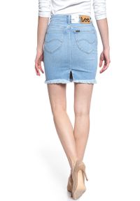 Lee - SPÓDNICA JEANSOWA LEE MID SKIRT FLIGHT L38JROKR 112108239. Materiał: jeans. Wzór: aplikacja, gładki, kolorowy. Sezon: lato, zima, jesień. Styl: elegancki