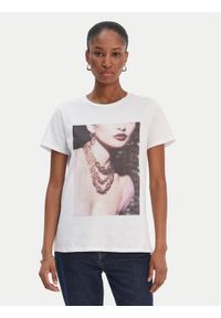 Guess T-Shirt W6RI57 K9RM1 Biały Classic Fit. Kolor: biały. Materiał: bawełna #1