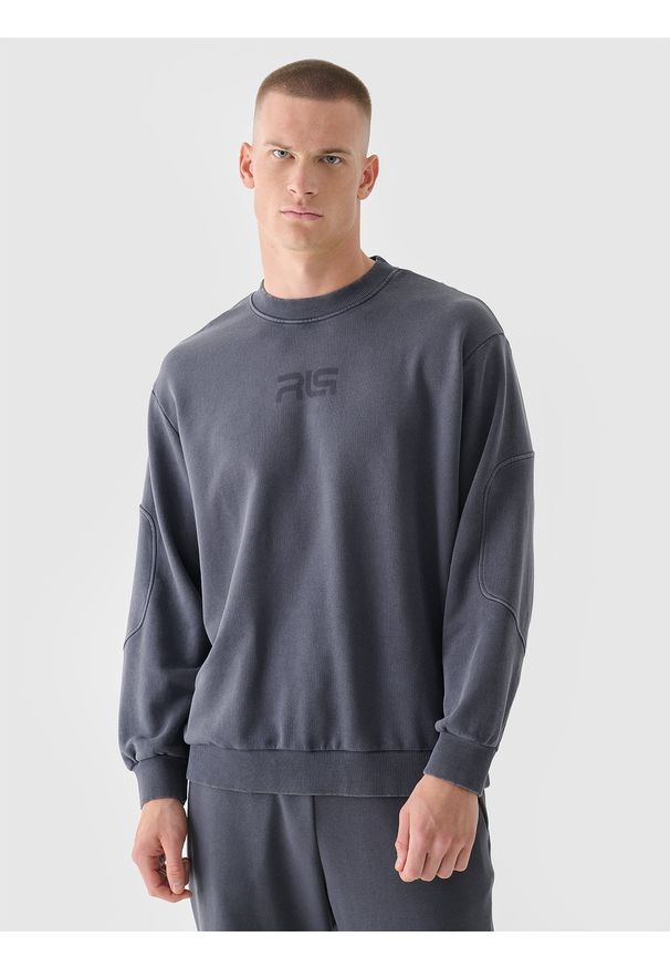 4f - 4F Bluza dresowa oversize bez kaptura męska 4F x Robert Lewandowski - szara XL. Typ kołnierza: bez kaptura. Kolor: szary. Materiał: dresówka. Wzór: gładki, ze splotem, nadruk. Styl: klasyczny