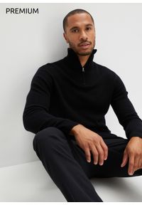 bonprix - Sweter wełniany z domieszką materiału Good Cashmere Standard®, ze stójką. Typ kołnierza: kołnierzyk stójkowy. Kolor: czarny. Materiał: materiał, wełna. Styl: klasyczny