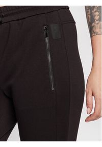 Comma Spodnie dresowe 2120838 Czarny Slim Fit. Kolor: czarny. Materiał: bawełna, dresówka #4