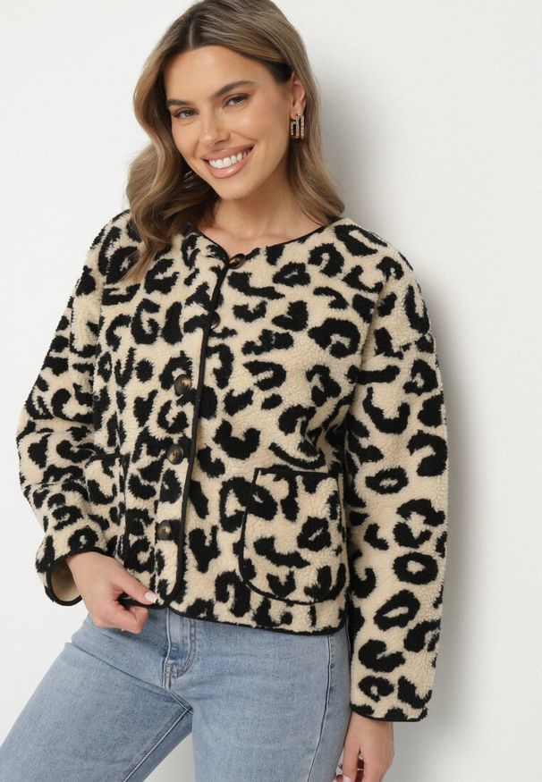 Born2be - Beżowa Panterkowa Futrzana Kurtka z Kieszeniami Sewilaine. Okazja: na co dzień. Kolor: beżowy. Materiał: futro. Styl: elegancki, casual
