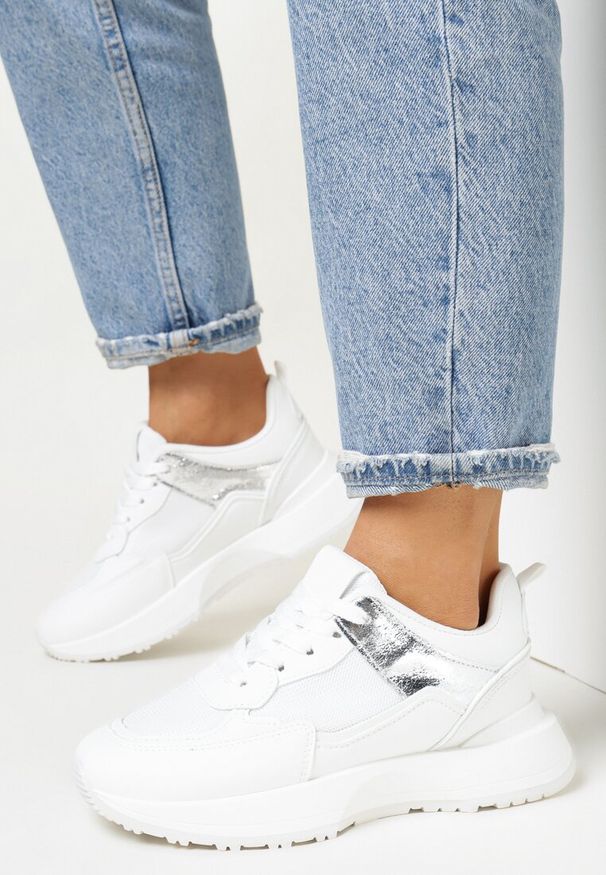 Born2be - Białe Sneakersy na Grubej Podeszwie z Perforacją Kaetho. Wysokość cholewki: przed kostkę. Kolor: biały. Materiał: materiał. Szerokość cholewki: normalna. Wzór: aplikacja. Sezon: jesień, wiosna