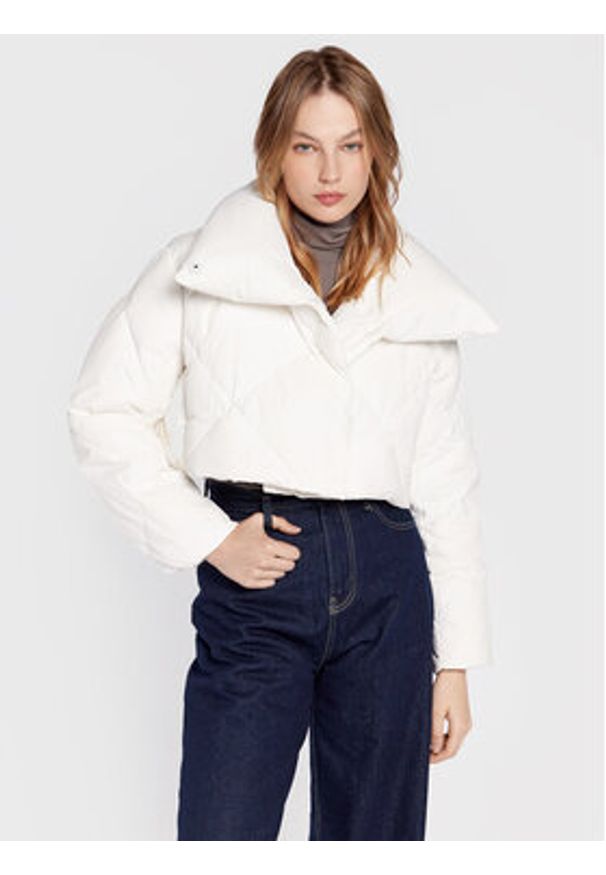 Calvin Klein Kurtka puchowa Transform K20K204632 Biały Regular Fit. Kolor: biały. Materiał: syntetyk