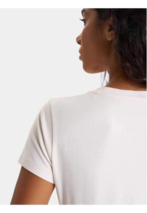 Guess T-Shirt W5BI28 J1314 Biały Slim Fit. Kolor: biały. Materiał: bawełna