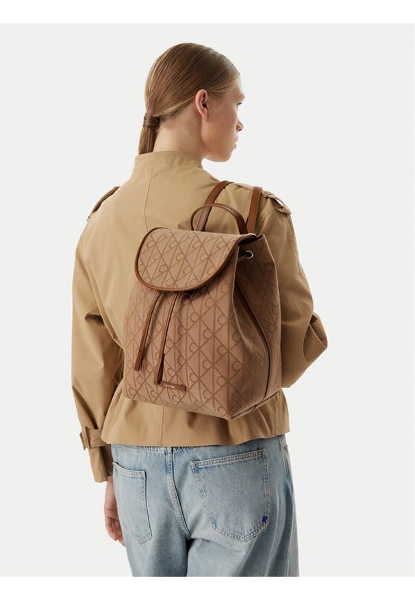 Calvin Klein Plecak Emblem Aop Jacquard LV04F3536G Brązowy. Kolor: brązowy. Materiał: materiał