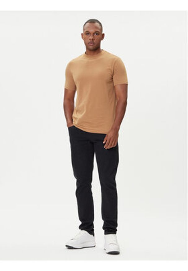 Karl Lagerfeld - KARL LAGERFELD T-Shirt 755051 554235 Beżowy Regular Fit. Typ kołnierza: dekolt w karo. Kolor: beżowy. Materiał: bawełna