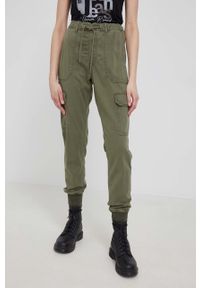 Pepe Jeans spodnie Crusade damskie kolor zielony joggery medium waist. Kolor: zielony