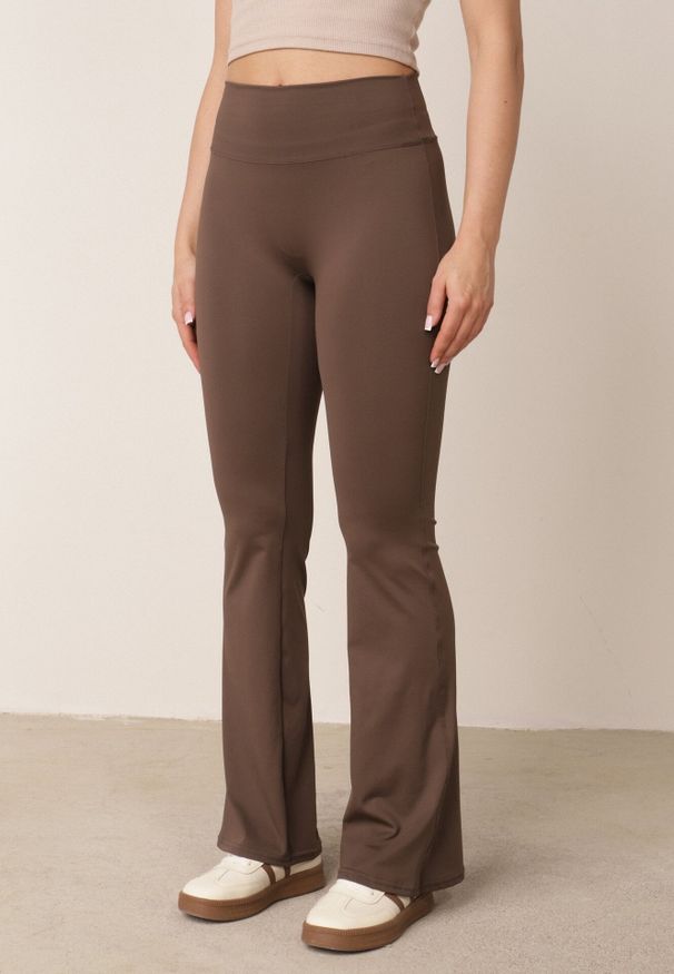 Born2be - Brązowe Legginsy o Kroju Dzwonów z Wysokim Stanem i Modelującym Marszczeniem Pronone. Okazja: na co dzień. Stan: podwyższony. Kolor: brązowy. Materiał: jeans. Długość: krótkie. Styl: elegancki, casual
