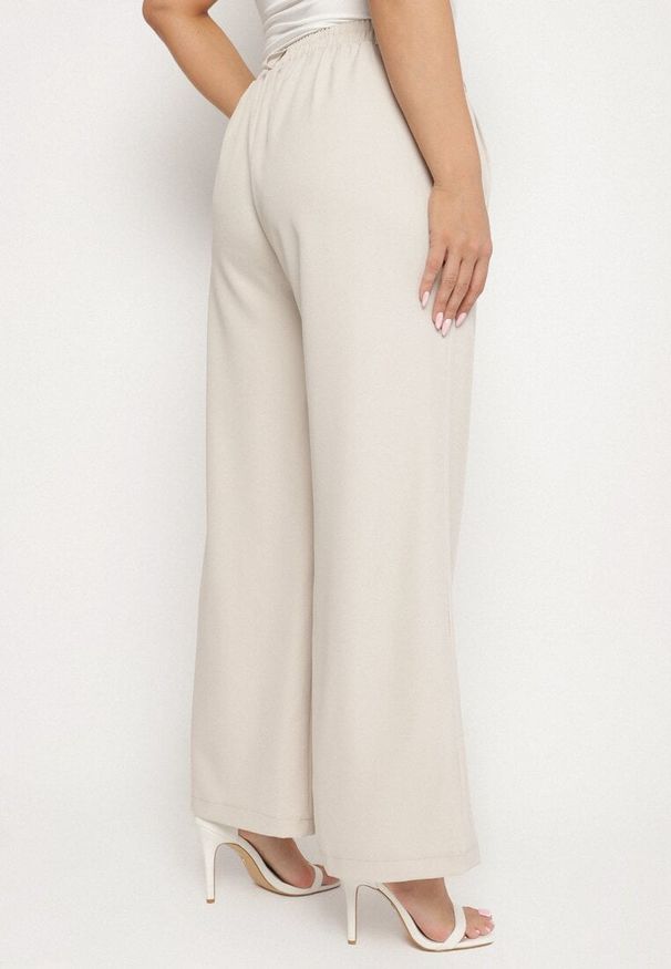Born2be - Jasnobeżowe Szerokie Spodnie z Wysokim Stanem Dolalissa. Okazja: na co dzień. Stan: podwyższony. Kolor: beżowy. Styl: casual, elegancki