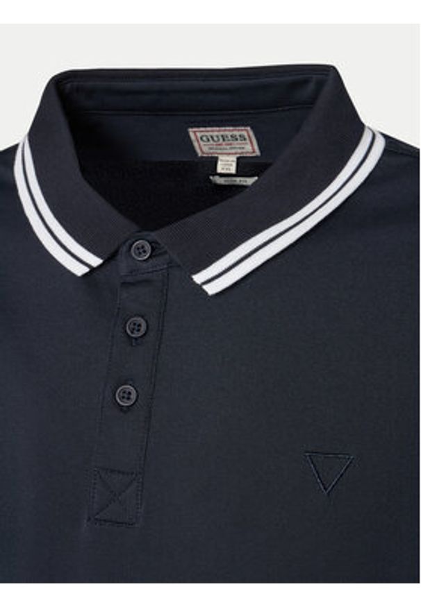 Guess T-Shirt M2GP34 KARS0 Granatowy Regular Fit. Typ kołnierza: dekolt w karo. Kolor: niebieski. Materiał: bawełna