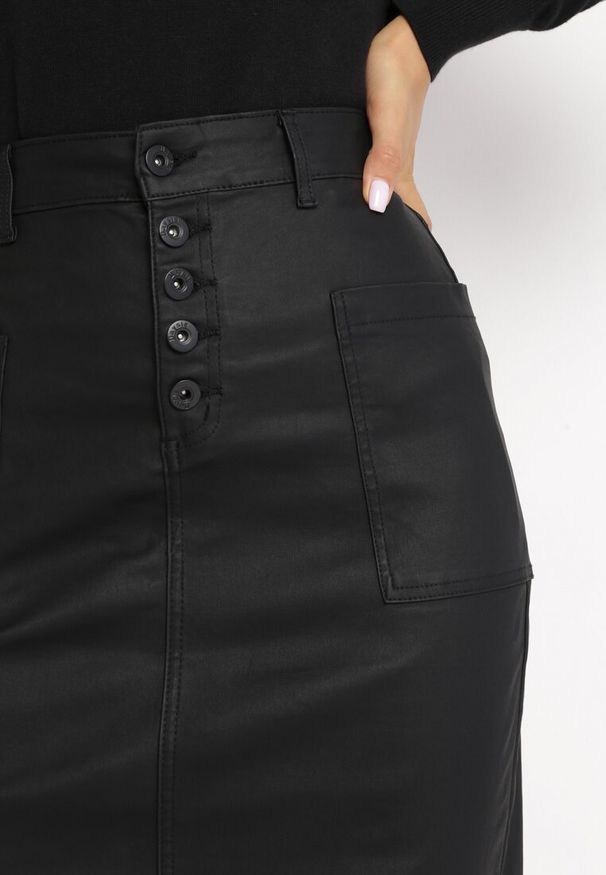 Born2be - Czarna Spódnica Ołówkowa Midi z Imitacji Skóry Adalardo. Okazja: na co dzień. Stan: podwyższony. Kolor: czarny. Materiał: skóra. Styl: casual