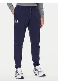 Under Armour Spodnie dresowe UA Essential Fleece Jogger 1373882 Granatowy Regular Fit. Kolor: niebieski. Materiał: bawełna