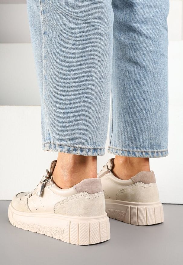 Born2be - Beżowe Skórzane Sneakersy w Streetwearowym Stylu Zdobione Suwakiem Elearessa. Okazja: na co dzień. Kolor: beżowy. Materiał: skóra. Wzór: aplikacja. Sezon: wiosna, jesień. Obcas: na platformie