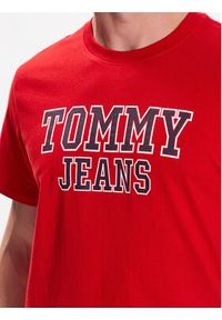 Tommy Jeans T-Shirt Essential DM0DM16405 Czerwony Regular Fit. Kolor: czerwony. Materiał: bawełna