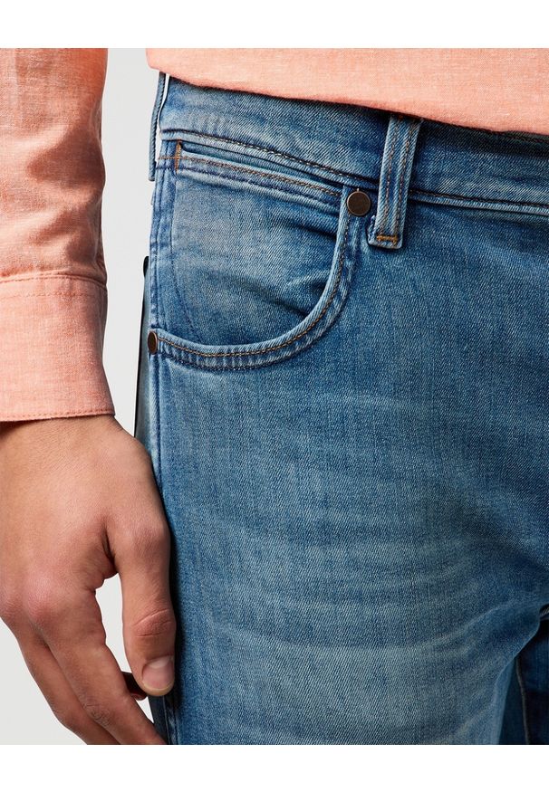 Wrangler - WRANGLER MĘSKIE SPODNIE JEANSOWE WRANGLER LARSTON TRAIL TONE 112362456