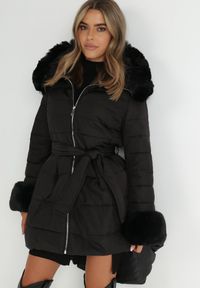 Born2be - Czarna Kurtka Nautifa. Kolor: czarny. Materiał: tkanina, futro. Długość rękawa: długi rękaw. Długość: długie #4