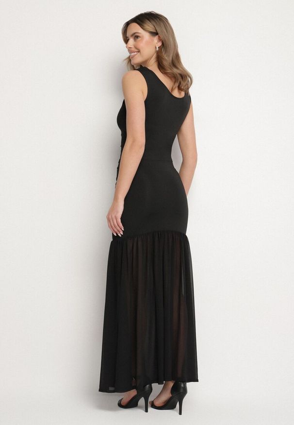 Born2be - Czarna Koktajlowa Sukienka z Wiskozą Ozdobiona Marszczeniem Galapina. Okazja: na imprezę. Kolor: czarny. Materiał: wiskoza. Wzór: aplikacja. Styl: wizytowy