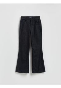 Reserved - Jeansy loose flare - granatowy. Kolor: niebieski