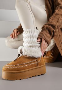 Born2be - Brązowe Śniegowce na Grubej Podeszwie z Ozdobnymi Przeszyciami i Futerkiem Lindera. Okazja: na co dzień. Kolor: brązowy. Materiał: futro. Styl: casual #5