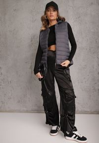 Renee - Szara Przejściowa Kamizelka z Pikowaniem i Kapturem Neatwenna. Okazja: na co dzień. Typ kołnierza: kaptur. Kolor: szary. Materiał: jeans. Styl: casual, elegancki, sportowy #3