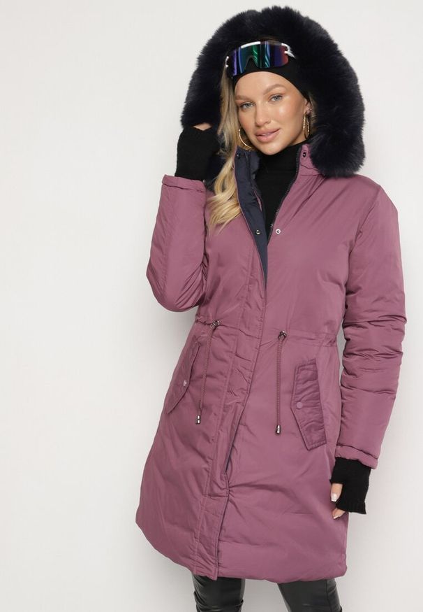 Born2be - Ciemnofioletowa Dwustronna Kurtka za Kolano z Kapturem z Futerkiem Zephyro. Typ kołnierza: kaptur. Kolor: fioletowy. Materiał: futro. Długość: długie. Wzór: gładki, aplikacja