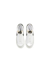 Buty do chodzenia damskie Nike Blazer Low 77. Zapięcie: sznurówki. Kolor: biały. Materiał: materiał, syntetyk, tkanina. Szerokość cholewki: normalna. Sport: turystyka piesza