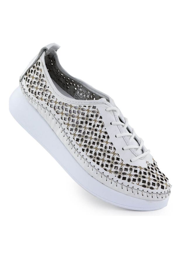 Skórzane półbuty damskie ażurowe na platformie białe T.Sokolski 0714. Kolor: biały. Materiał: skóra. Wzór: ażurowy. Obcas: na platformie. Styl: elegancki