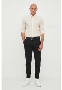 TOMMY HILFIGER - Tommy Hilfiger koszula bawełniana męska kolor beżowy regular z kołnierzykiem button-down. Typ kołnierza: button down. Kolor: żółty. Materiał: bawełna. Długość: długie #4