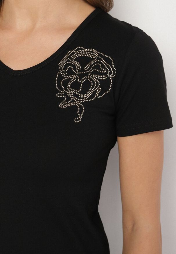 Born2be - Czarny T-shirt z Bawełny z Cyrkoniowym Wzorem Uliavira. Okazja: na co dzień. Typ kołnierza: dekolt w kształcie V. Kolor: czarny. Materiał: bawełna. Wzór: aplikacja. Styl: elegancki, casual