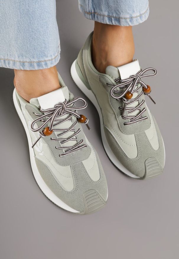 Renee - Zielone Sneakersy Ozdobione Geometrycznym Motywem Phiaronei. Okazja: na co dzień. Kolor: zielony. Materiał: jeans. Wzór: geometria, aplikacja