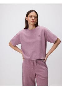 Reserved - Krótki t-shirt z nadrukiem - fioletowy. Kolor: fioletowy. Materiał: dzianina, bawełna. Długość: krótkie. Wzór: nadruk #1
