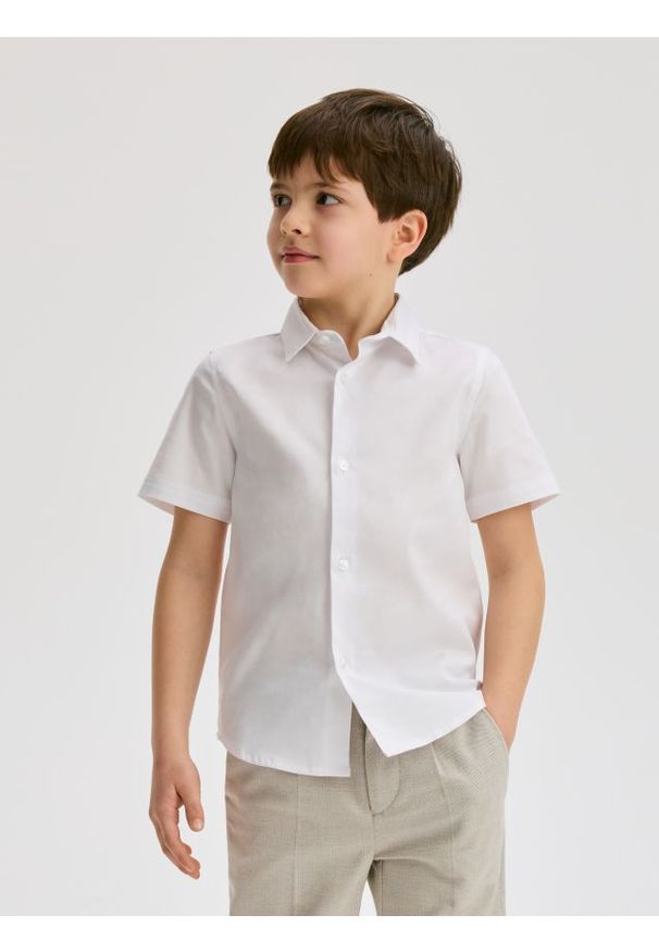 Reserved - Koszula regular fit - biały. Kolor: biały. Materiał: tkanina, bawełna