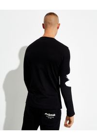 Alexander McQueen - ALEXANDER MCQUEEN - Czarna koszulka z logo. Kolor: czarny. Materiał: bawełna. Długość rękawa: długi rękaw. Długość: długie. Wzór: nadruk #5