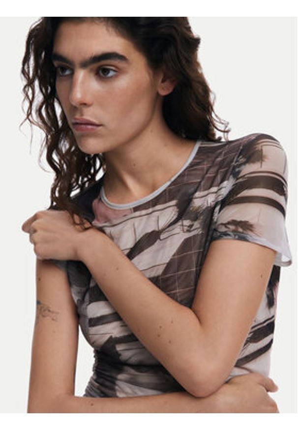 Desigual T-Shirt 25SWTK99 Czarny Regular Fit. Kolor: czarny. Materiał: syntetyk