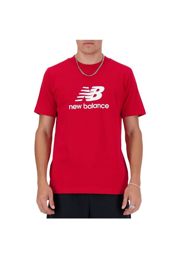 Koszulka New Balance MT41502TRE - czerwona. Kolor: czerwony. Materiał: bawełna. Długość rękawa: krótki rękaw. Długość: krótkie