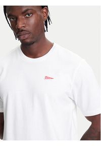 Adidas - adidas T-Shirt Pennant Trim Graphic JL9226 Biały Regular Fit. Kolor: biały. Materiał: bawełna #5