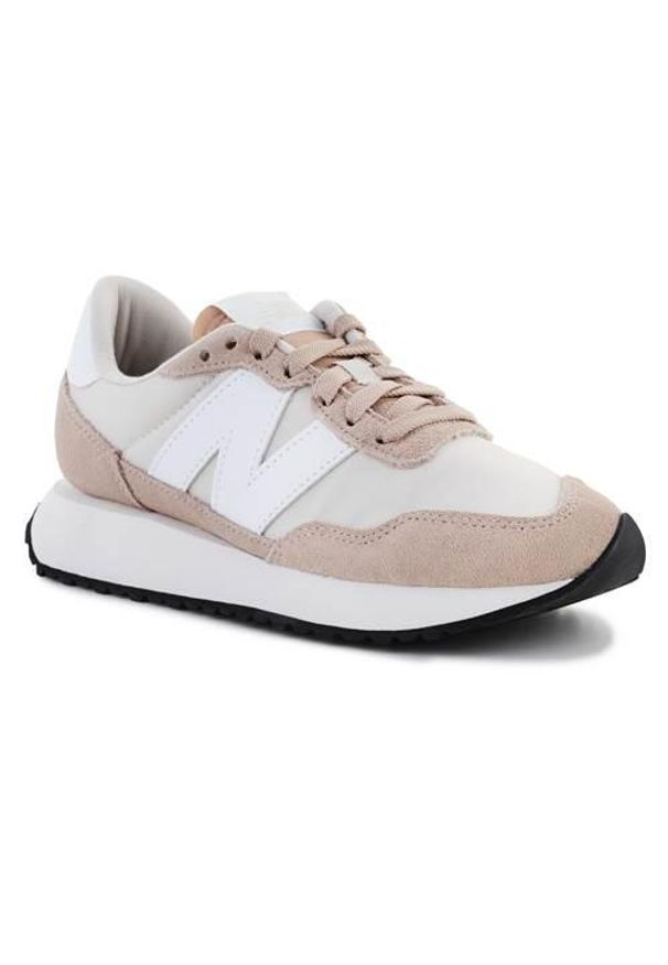 Buty do chodzenia damskie New Balance 237. Zapięcie: sznurówki. Kolor: beżowy. Materiał: zamsz, materiał, skóra. Szerokość cholewki: normalna. Sport: turystyka piesza