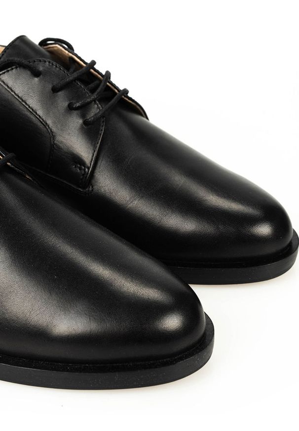 Geox Półbuty "Brogue" | D02HMG 00043 | Brogue | Kobieta | Czarny. Kolor: czarny. Materiał: skóra. Wzór: aplikacja