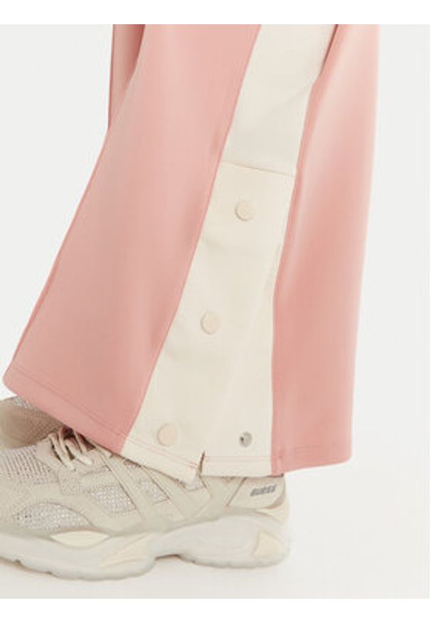 Guess Spodnie dresowe V5RB00 KCO72 Różowy Regular Fit. Kolor: różowy. Materiał: syntetyk