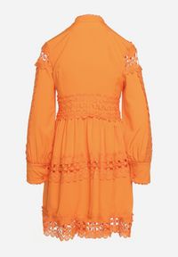 Born2be - Pomarańczowa Sukienka z Koronką i Guzikami przy Dekolcie Thompson. Kolor: pomarańczowy. Materiał: koronka. Wzór: koronka #6