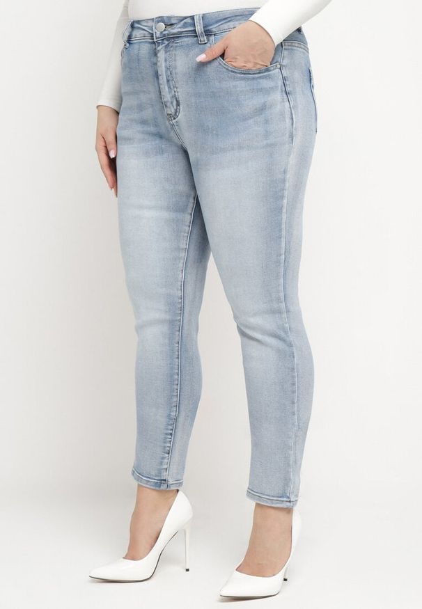 Born2be - Jasnoniebieskie Klasyczne Jeansy Skinny Nellarose. Okazja: na spotkanie biznesowe, na co dzień. Kolekcja: plus size. Kolor: niebieski. Styl: klasyczny