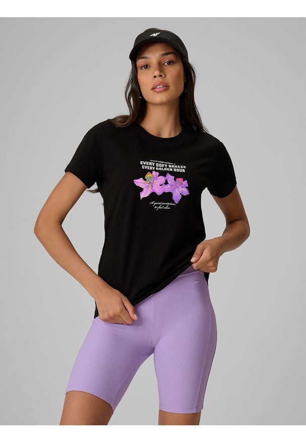 4f - 4F T-shirt regular z nadrukiem damski - czarny XL. Okazja: na co dzień, na plażę. Kolor: czarny. Materiał: jeans, dresówka, bawełna, dzianina. Wzór: nadruk. Sezon: lato. Styl: wakacyjny, casual