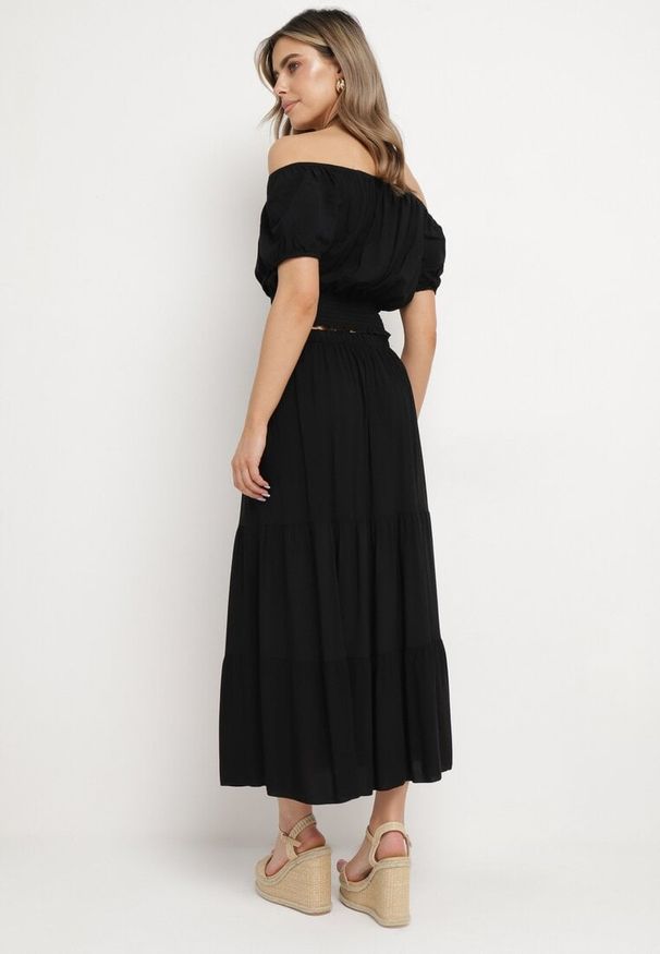 Born2be - Czarny Komplet na Lato z Wiskozy Bluzka Hiszpanka i Rozkloszowana Spódnica Svaine. Kolor: czarny. Materiał: wiskoza