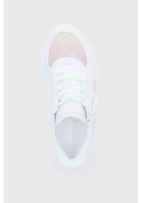 Guess buty BAILIA kolor biały. Zapięcie: sznurówki. Kolor: biały. Materiał: guma. Obcas: na platformie #3