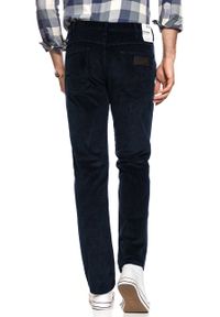 Wrangler - WRANGLER SPODNIE MĘSKIE GREENSBORO DARK NAVY W15QA2XAE. Materiał: sztruks