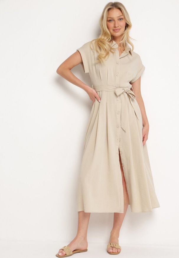 Born2be - Beżowa Koszulowa Sukienka Zapinana na Guziki z Materiałowym Paskiem Moaxel. Kolor: beżowy. Materiał: materiał. Długość rękawa: krótki rękaw. Typ sukienki: koszulowe. Styl: elegancki