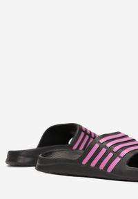 Born2be - Czarno-Fuksjowe Basenowe Klapki w Paski z Szerokim Paskiem Havika. Okazja: na co dzień. Kolor: czarny. Wzór: paski. Styl: casual #3