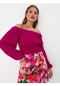 Mohito - Bluzka hiszpanka - Różowy. Typ kołnierza: dekolt hiszpanka. Kolor: różowy #2