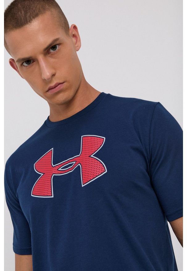 Under Armour - T-shirt. Kolor: niebieski. Materiał: dzianina. Wzór: nadruk